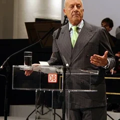 Norman Foster height profile photo