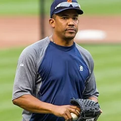Octavio Dotel height profile photo