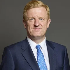 Oliver Dowden height profile photo