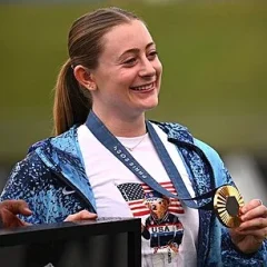 Olivia Reeves height profile photo