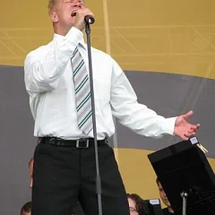 Olli Lindholm height profile photo