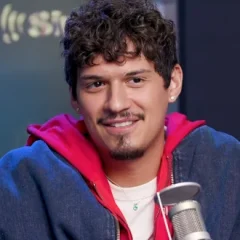 Omar Apollo height profile photo
