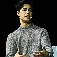 Omid Scobie height profile photo