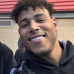 Onel Hernández height profile photo