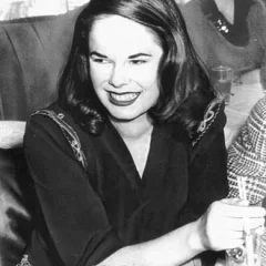 Oona O'Neill height profile photo
