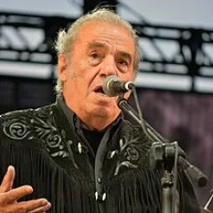 Óscar Chávez height profile photo