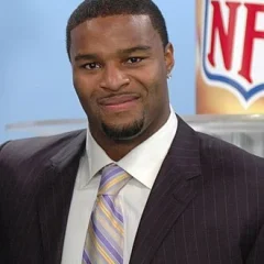 Osi Umenyiora height profile photo