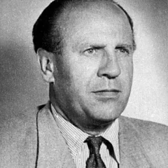 Oskar Schindler height profile photo
