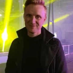Owain Wyn Evans height profile photo