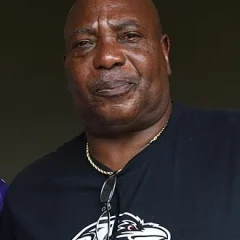 Ozzie Newsome height profile photo