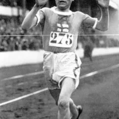 Paavo Nurmi height profile photo