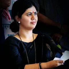 Pankaja Munde height profile photo