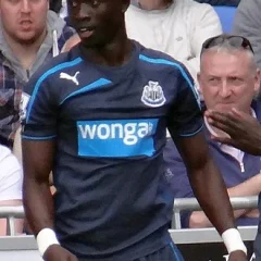 Papiss Cissé height profile photo