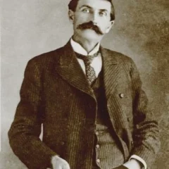 Pat Garrett height profile photo