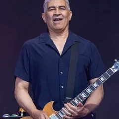 Pat Smear height profile photo