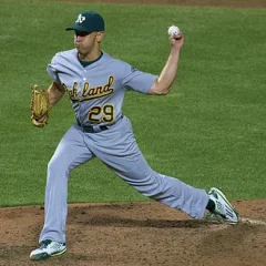 Pat Venditte height profile photo