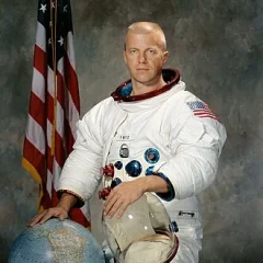 Paul J. Weitz height profile photo
