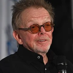 Paul Williams (songwriter) height profile photo