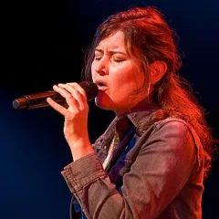 Paula Cole height profile photo
