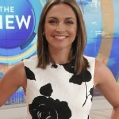 Paula Faris height profile photo