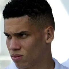 Paulinho (footballer, born July 2000) height profile photo