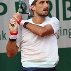 Pedro Cachin height profile photo