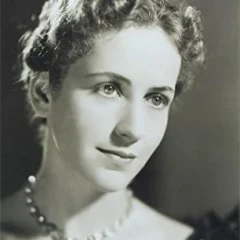 Peggy Ashcroft height profile photo