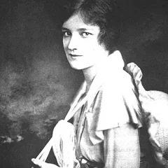 Peggy Wood height profile photo