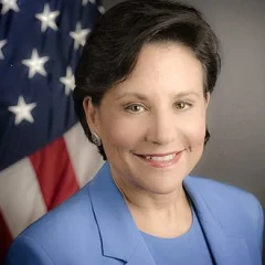 Penny Pritzker height profile photo