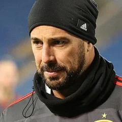 Pepe Reina height profile photo