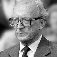 Peter Carington, 6th Baron Carrington height profile photo