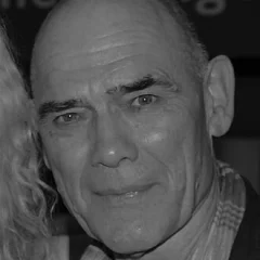 Peter Guinness (actor) height profile photo