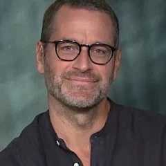 Peter Hermann (actor) height profile photo