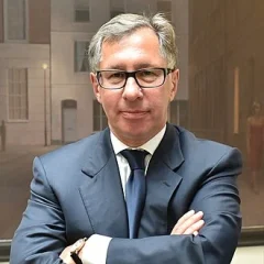 Petr Aven height profile photo