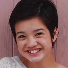 Peyton Elizabeth Lee height profile photo