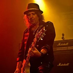 Phil Campbell (musician) height profile photo