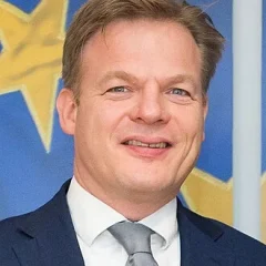Pieter Omtzigt height profile photo