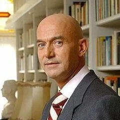 Pim Fortuyn height profile photo