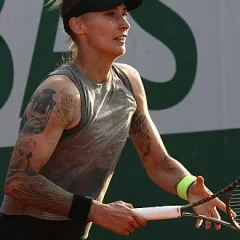 Polona Hercog height profile photo
