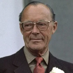 Prince Bernhard of Lippe-Biesterfeld height profile photo