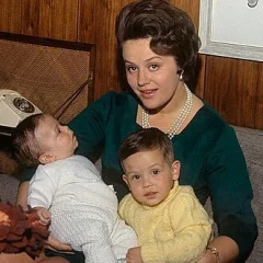 Princess Muna Al Hussein height profile photo