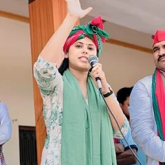 Priya Saroj height profile photo