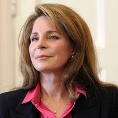 Queen Noor of Jordan height profile photo