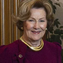 Queen Sonja of Norway height profile photo
