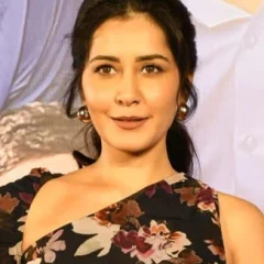 Raashii Khanna height profile photo