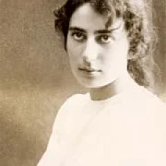 Rachel Bluwstein height profile photo