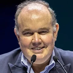Rafael López Aliaga height profile photo