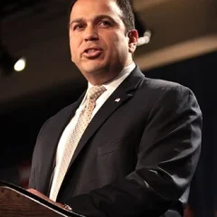 Ralph Alvarado height profile photo
