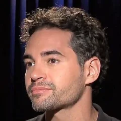 Ramón Rodríguez (actor) height profile photo