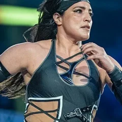 Raquel Rodriguez (wrestler) height profile photo